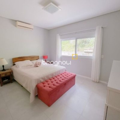 Sítio com 200m², 3 quartos (sendo 1 suíte), 2 garagens, no bairro Ratones em Florianópolis