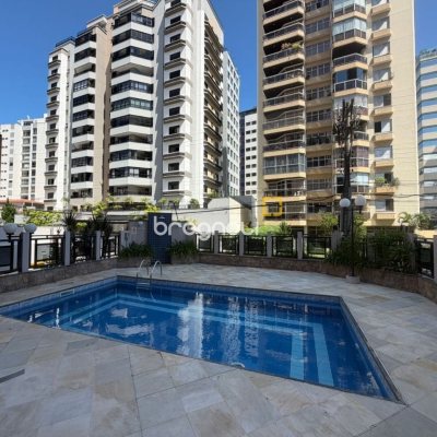 Apartamento com 220m², 2 quartos (sendo 2 suítes), 2 garagens, no bairro Centro em Florianópolis