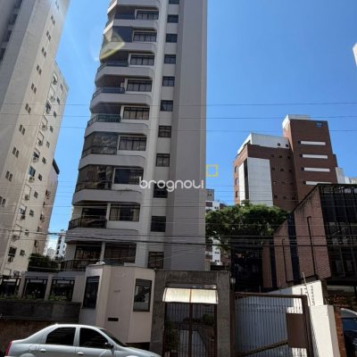 Apartamento com 220m², 2 quartos (sendo 2 suítes), 2 garagens, no bairro Centro em Florianópolis