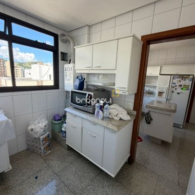 Apartamento com 220m², 2 quartos (sendo 2 suítes), 2 garagens, no bairro Centro em Florianópolis