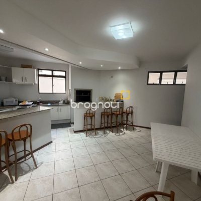 Apartamento com 220m², 2 quartos (sendo 2 suítes), 2 garagens, no bairro Centro em Florianópolis