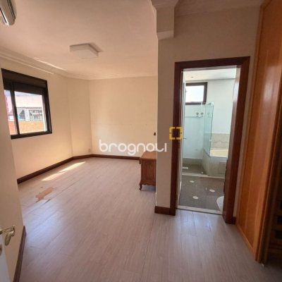 Apartamento com 220m², 2 quartos (sendo 2 suítes), 2 garagens, no bairro Centro em Florianópolis