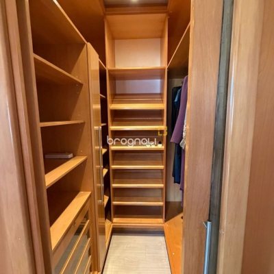 Apartamento com 220m², 2 quartos (sendo 2 suítes), 2 garagens, no bairro Centro em Florianópolis