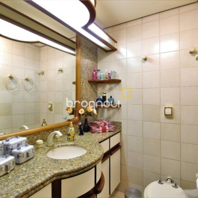 Cobertura com 198m², 3 quartos (sendo 1 suíte), 2 garagens, no bairro Centro em Florianópolis