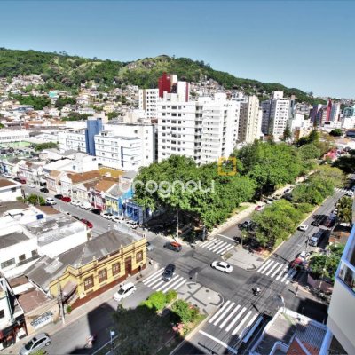 Cobertura com 198m², 3 quartos (sendo 1 suíte), 2 garagens, no bairro Centro em Florianópolis