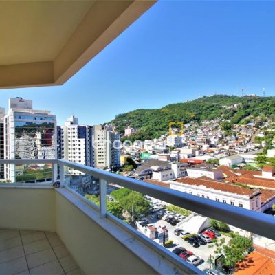 Cobertura com 198m², 3 quartos (sendo 1 suíte), 2 garagens, no bairro Centro em Florianópolis