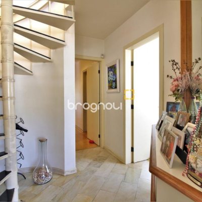 Cobertura com 198m², 3 quartos (sendo 1 suíte), 2 garagens, no bairro Centro em Florianópolis