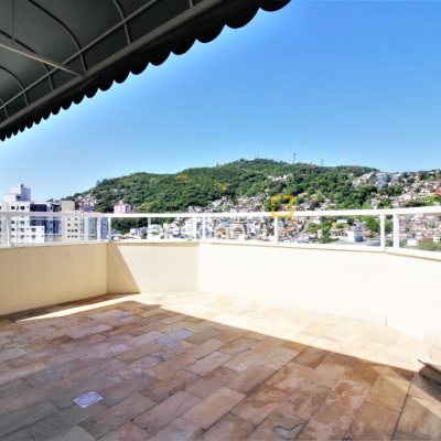 Cobertura com 198m², 3 quartos (sendo 1 suíte), 2 garagens, no bairro Centro em Florianópolis