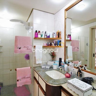Cobertura com 198m², 3 quartos (sendo 1 suíte), 2 garagens, no bairro Centro em Florianópolis