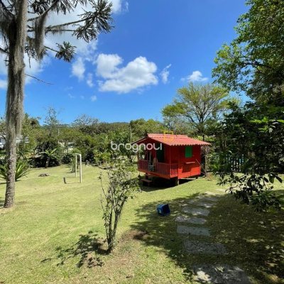 Sítio com 250m², 8 quartos, 2 garagens, no bairro Ratones em Florianópolis