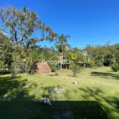 Sítio com 250m², 8 quartos, 2 garagens, no bairro Ratones em Florianópolis
