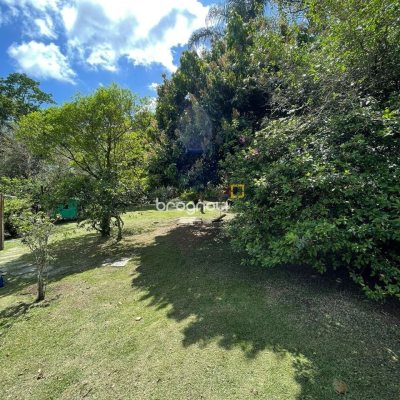 Sítio com 250m², 8 quartos, 2 garagens, no bairro Ratones em Florianópolis