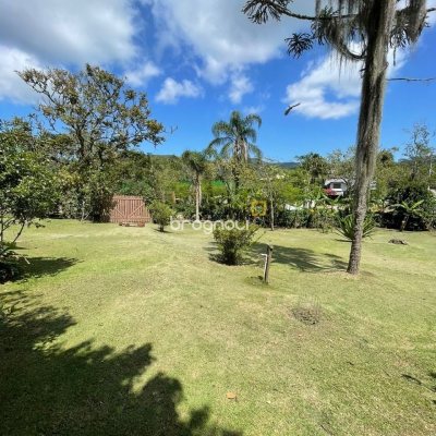 Sítio com 250m², 8 quartos, 2 garagens, no bairro Ratones em Florianópolis
