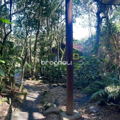 Sítio com 250m², 8 quartos, 2 garagens, no bairro Ratones em Florianópolis