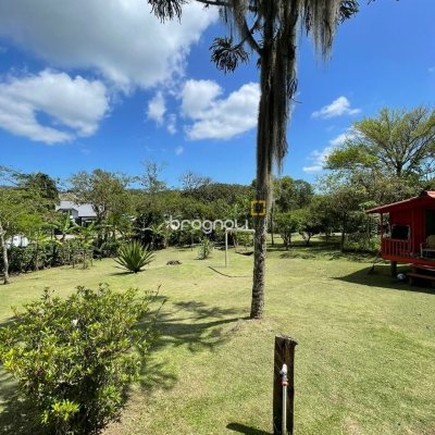 Sítio com 250m², 8 quartos, 2 garagens, no bairro Ratones em Florianópolis
