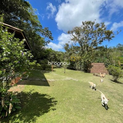 Sítio com 250m², 8 quartos, 2 garagens, no bairro Ratones em Florianópolis