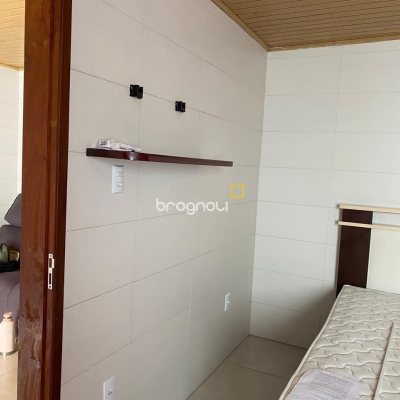 Casa com 230m², 10 quartos, 4 garagens, no bairro Barreiros em São José