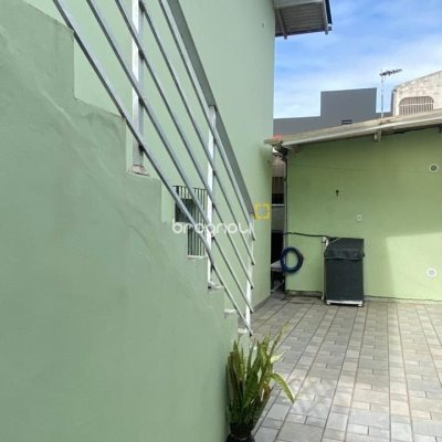 Casa com 230m², 10 quartos, 4 garagens, no bairro Barreiros em São José