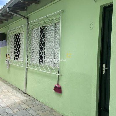 Casa com 230m², 10 quartos, 4 garagens, no bairro Barreiros em São José