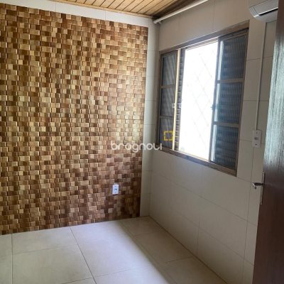 Casa com 230m², 10 quartos, 4 garagens, no bairro Barreiros em São José