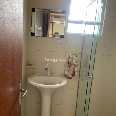 Casa com 230m², 10 quartos, 4 garagens, no bairro Barreiros em São José