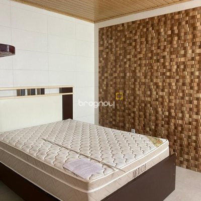 Casa com 230m², 10 quartos, 4 garagens, no bairro Barreiros em São José