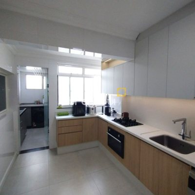Apartamento com 113m², 3 quartos (sendo 1 suíte), 1 garagem, no bairro Campinas em São José