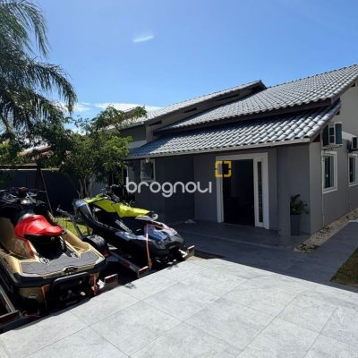 Casa com 190m², 3 quartos (sendo 1 suíte), 2 garagens, no bairro Ingleses em Florianópolis