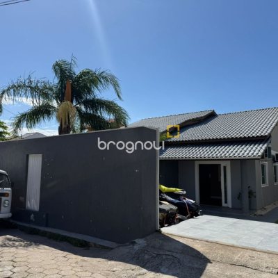 Casa com 190m², 3 quartos (sendo 1 suíte), 2 garagens, no bairro Ingleses em Florianópolis