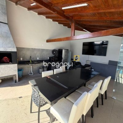 Casa com 190m², 3 quartos (sendo 1 suíte), 2 garagens, no bairro Ingleses em Florianópolis