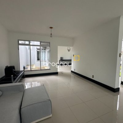 Casa com 262m², 4 quartos (sendo 1 suíte), 4 garagens, no bairro Balneário em Florianópolis