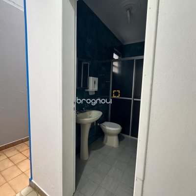 Casa com 262m², 4 quartos (sendo 1 suíte), 4 garagens, no bairro Balneário em Florianópolis