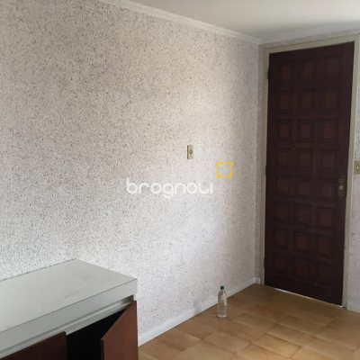 Casa com 262m², 4 quartos (sendo 1 suíte), 4 garagens, no bairro Balneário em Florianópolis