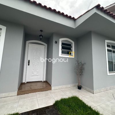 Casa com 262m², 4 quartos (sendo 1 suíte), 4 garagens, no bairro Balneário em Florianópolis
