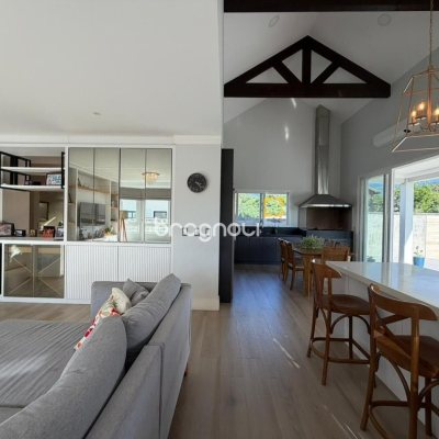 Casa de Condomínio com 204m², 3 quartos (sendo 1 suíte), 1 garagem, no bairro Sul do Rio em Santo Amaro da Imperatriz