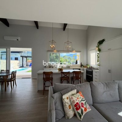 Casa de Condomínio com 204m², 3 quartos (sendo 1 suíte), 1 garagem, no bairro Sul do Rio em Santo Amaro da Imperatriz