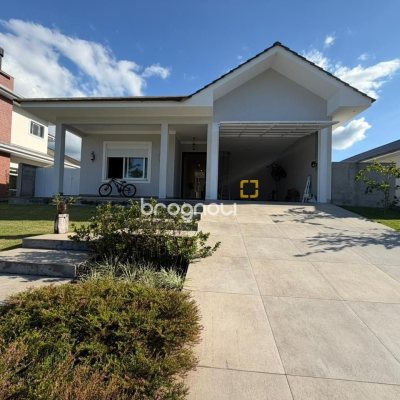 Casa de Condomínio com 204m², 3 quartos (sendo 1 suíte), 1 garagem, no bairro Sul do Rio em Santo Amaro da Imperatriz