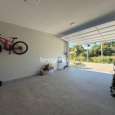 Casa de Condomínio com 204m², 3 quartos (sendo 1 suíte), 1 garagem, no bairro Sul do Rio em Santo Amaro da Imperatriz