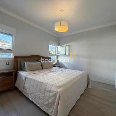 Casa de Condomínio com 204m², 3 quartos (sendo 1 suíte), 1 garagem, no bairro Sul do Rio em Santo Amaro da Imperatriz