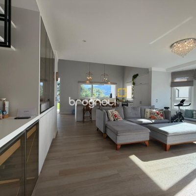 Casa de Condomínio com 204m², 3 quartos (sendo 1 suíte), 1 garagem, no bairro Sul do Rio em Santo Amaro da Imperatriz