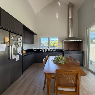 Casa de Condomínio com 204m², 3 quartos (sendo 1 suíte), 1 garagem, no bairro Sul do Rio em Santo Amaro da Imperatriz