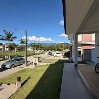 Casa de Condomínio com 204m², 3 quartos (sendo 1 suíte), 1 garagem, no bairro Sul do Rio em Santo Amaro da Imperatriz