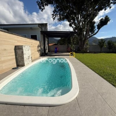 Casa de Condomínio com 204m², 3 quartos (sendo 1 suíte), 1 garagem, no bairro Sul do Rio em Santo Amaro da Imperatriz