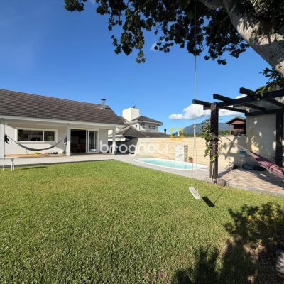 Casa de Condomínio com 204m², 3 quartos (sendo 1 suíte), 1 garagem, no bairro Sul do Rio em Santo Amaro da Imperatriz
