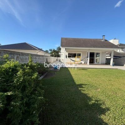 Casa de Condomínio com 204m², 3 quartos (sendo 1 suíte), 1 garagem, no bairro Sul do Rio em Santo Amaro da Imperatriz