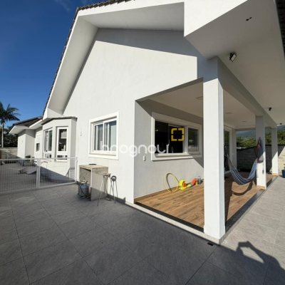 Casa de Condomínio com 204m², 3 quartos (sendo 1 suíte), 1 garagem, no bairro Sul do Rio em Santo Amaro da Imperatriz