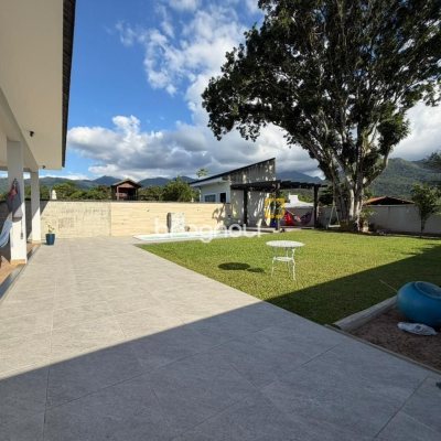 Casa de Condomínio com 204m², 3 quartos (sendo 1 suíte), 1 garagem, no bairro Sul do Rio em Santo Amaro da Imperatriz