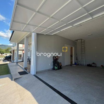 Casa de Condomínio com 204m², 3 quartos (sendo 1 suíte), 1 garagem, no bairro Sul do Rio em Santo Amaro da Imperatriz