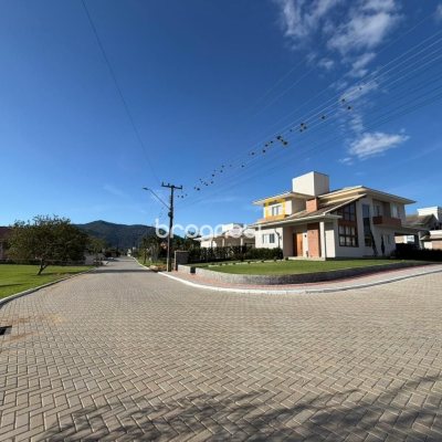 Casa de Condomínio com 204m², 3 quartos (sendo 1 suíte), 1 garagem, no bairro Sul do Rio em Santo Amaro da Imperatriz