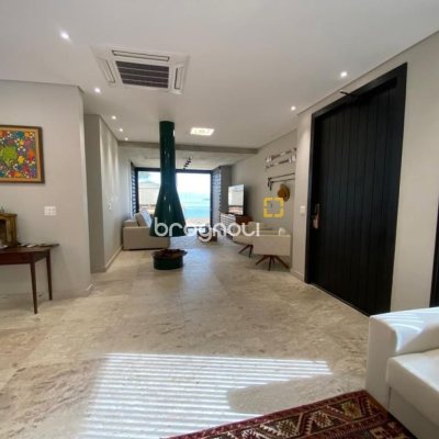 Casa de Condomínio com 323m², 3 quartos (sendo 3 suítes), 4 garagens, no bairro Cacupé em Florianópolis